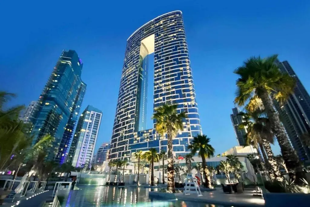 One Bedroom Apartment In Dubai Marina Near Blue Water
