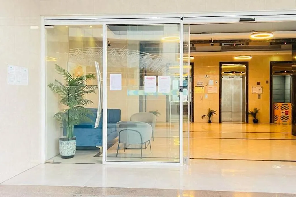One Bedroom Apartment In Dubai Marina Near Blue Water