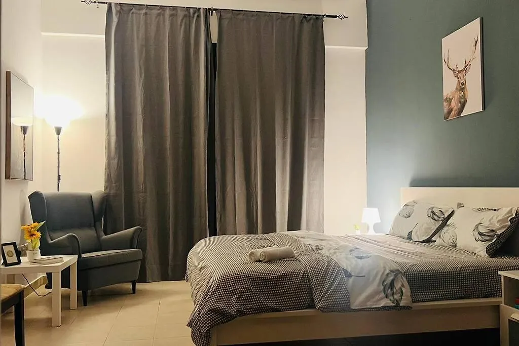 One Bedroom Apartment In Dubai Marina Near Blue Water