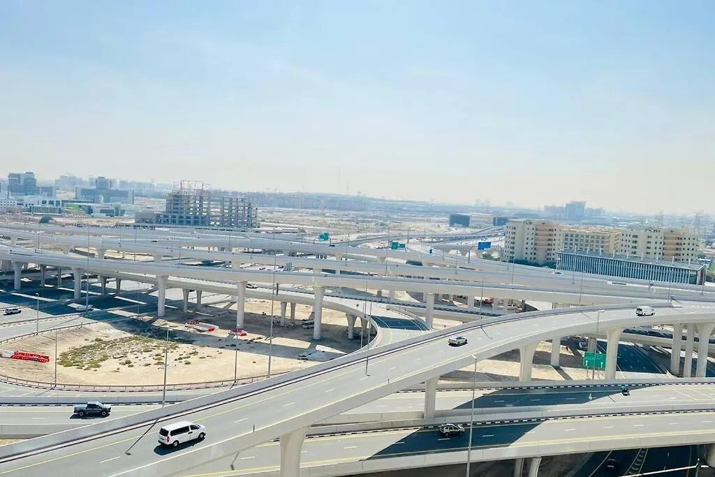 One Bedroom Apartment In Dubai Marina Near Blue Water
