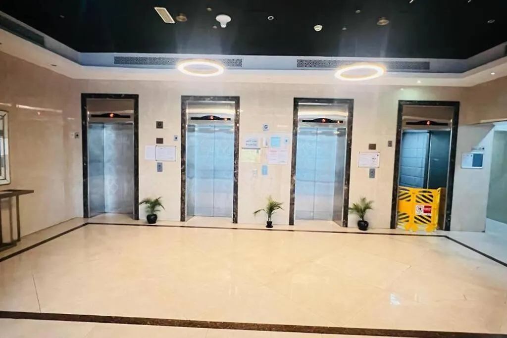 One Bedroom Apartment In Dubai Marina Near Blue Water